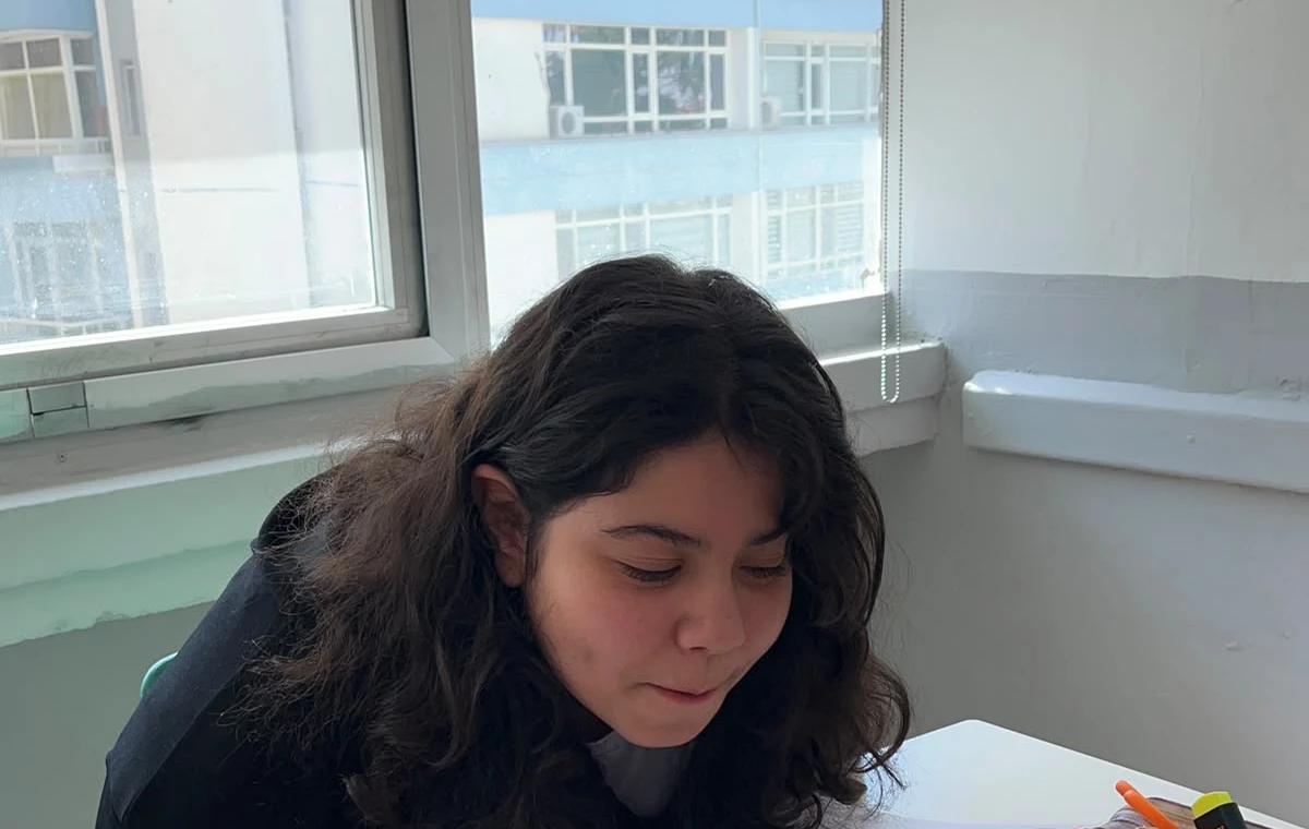 Çukurambar şubesinde bireysel çalışma yapan öğrenci